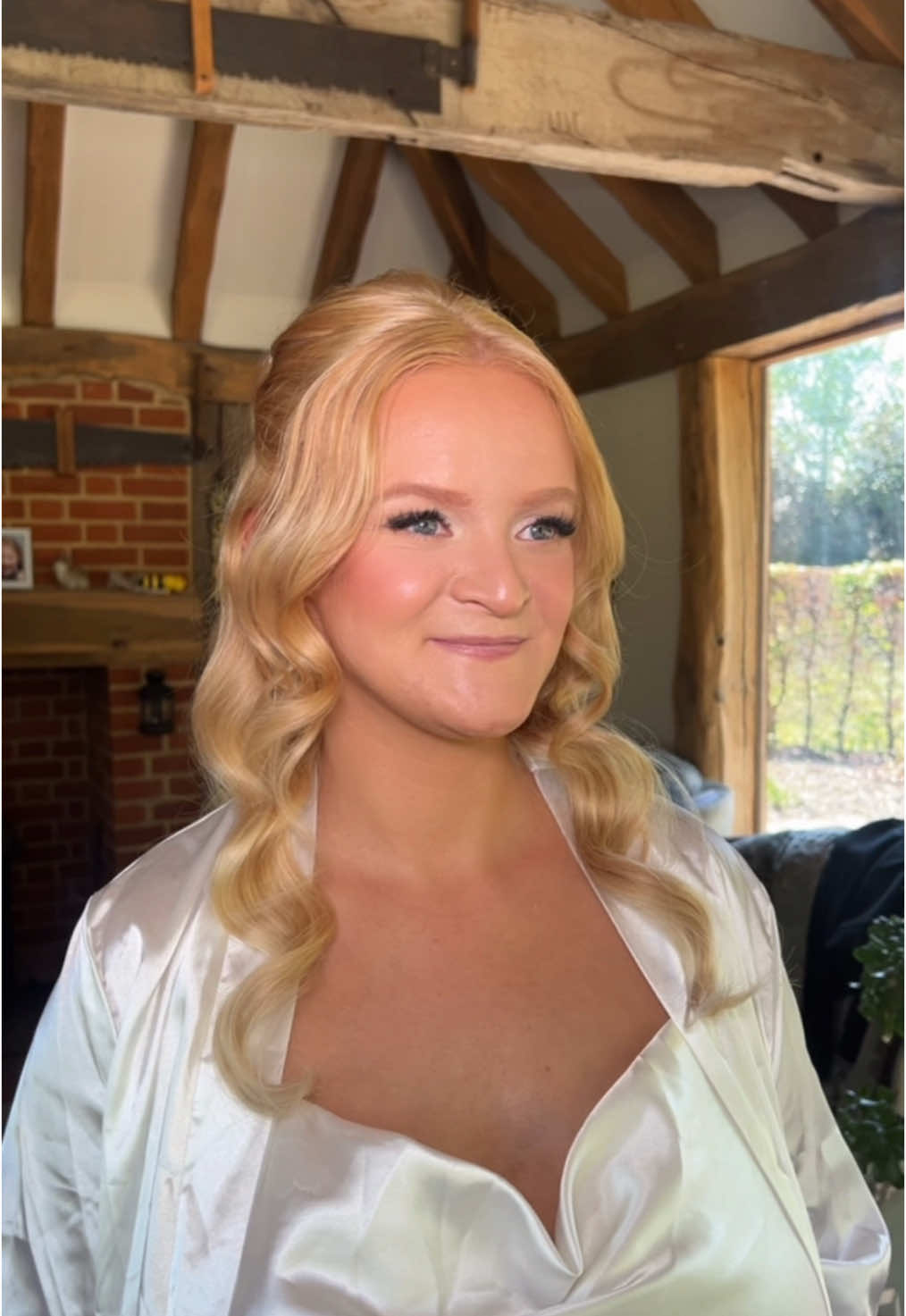 Bridal hair and makeup transformation 💍✨ #makeupartisthampshire #makeupartistwiltshire #makeupartistberkshire #weddingmakeuphampshire #weddingtok #bridalmakeupbeforeandafter 