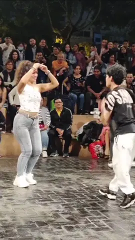 Soy una peruana que lleva el tambor en la sangre, solo falta de circule 🥴🤣 🚨 ¡YA SABENNN! SEAN BUENOS CON LOS COMENTARIOS, ESTOY APRENDIENDO 🚨 Gracias @danzandolimaperu por las tomas 🤩 #fyp #contenido #tiktok #viral #baile #kennedy #miraflores #miraflores_lima_peru #bailes #bailetiktok #bailecito #viraltiktokvideo #venezuela🇻🇪 #tamborvenezolano #tambores #tambores 