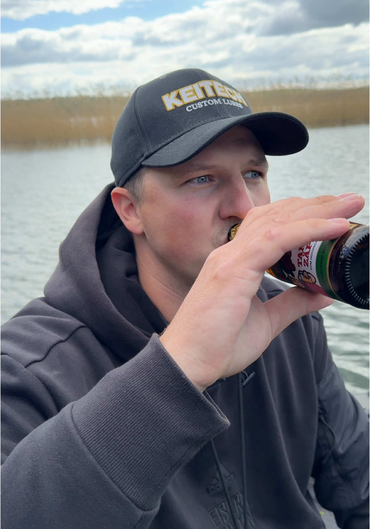 Immer ausreichend Wasser dabei haben, SEHR wichtig ☝🏼 #angeln #bier #stayhydrated 