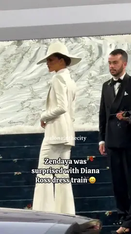 Well it was really huge 😂 #zendaya #zendayaedit #ruebennett #euphoria #totalwhite #metgala #metgala2025 #redcarpet #metgalalooks #celebstyle #nycblogger #superfine #tailoringblackstyle #dianaross #funnymoments 