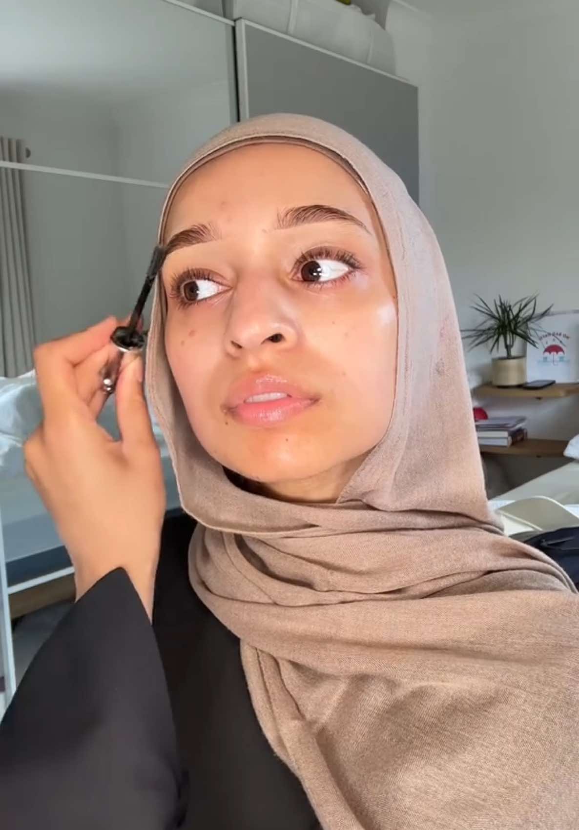 They look so hairyyy🥹🫣 but concealer changes the game! @Anastasia Beverly Hills @Benefit Cosmetics UK @Hourglass Cosmetics #brow #browtutorial 