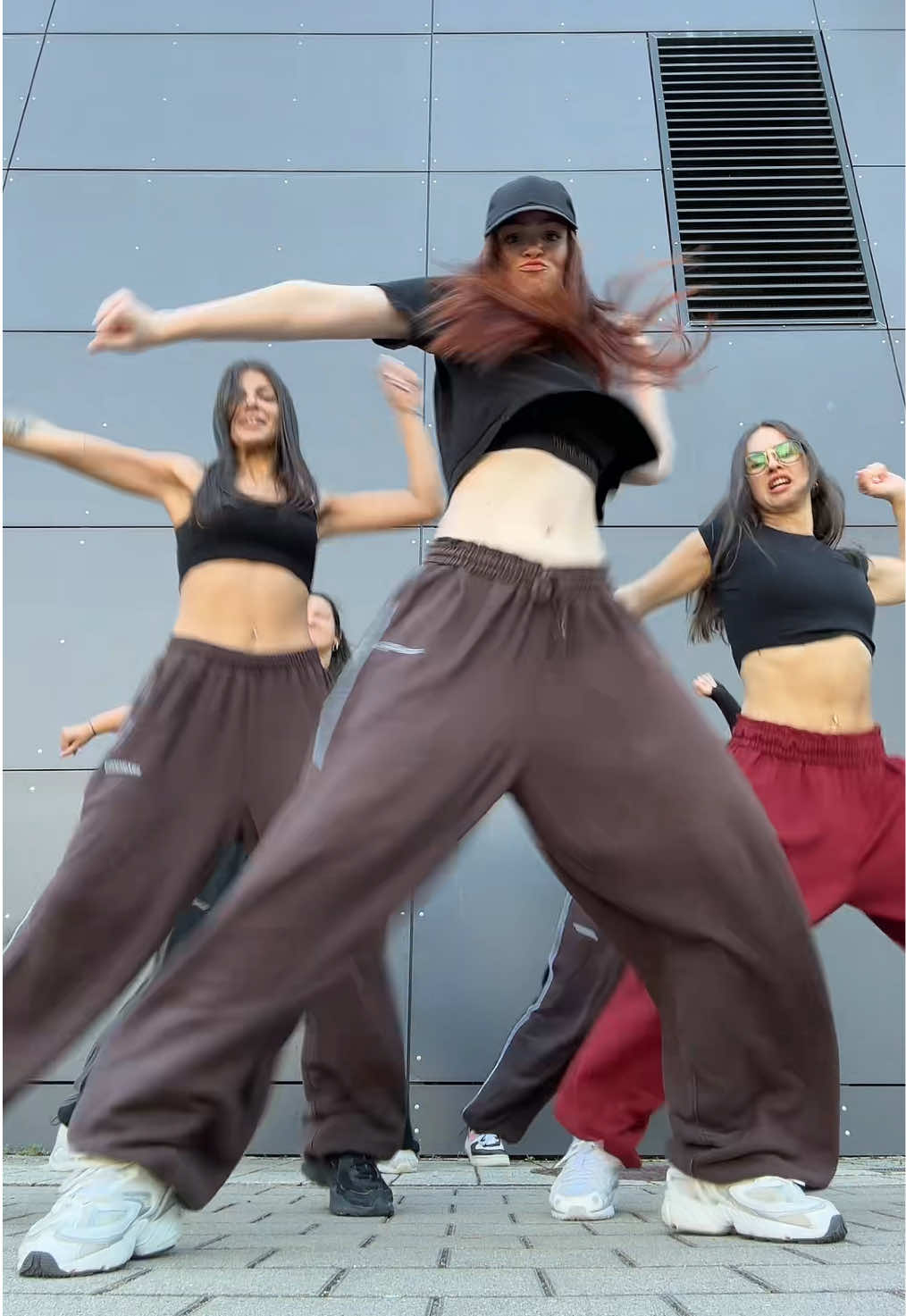 bring this old @bronxsistas dc backkkk ❤️‍🔥 dancer: @Sophia.RA @Seren.RA @Sinem.RA @Lilli.RA @Marie.RA  #dc #dance #dancechallenge #dancetrend #tiktokdance #dancetrend2025 #dancetok #tiktoktrend #dancecrew 