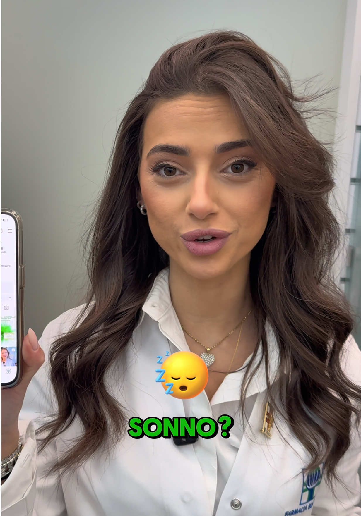 Hai mai fatto il test della melatonina? 🤔 👉🏻 Contattaci telefonicamente o via mail per avere tutte le info! 📞 02 46952 81 📥 med@farmaciaboccaccio.it #farmacia #farmaciaboccaccio #milano #luceblu #telefono #melatonina #sonno 