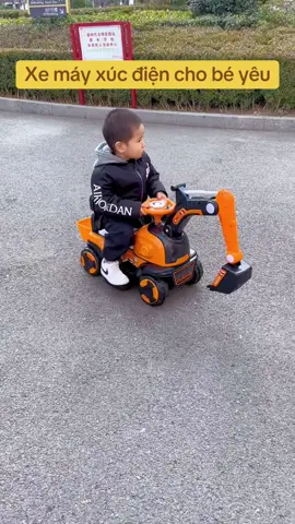 Máy xúc điện ngồi cho bé #xuhuongtiktok #fpyシ #dochoi #viralvideo 