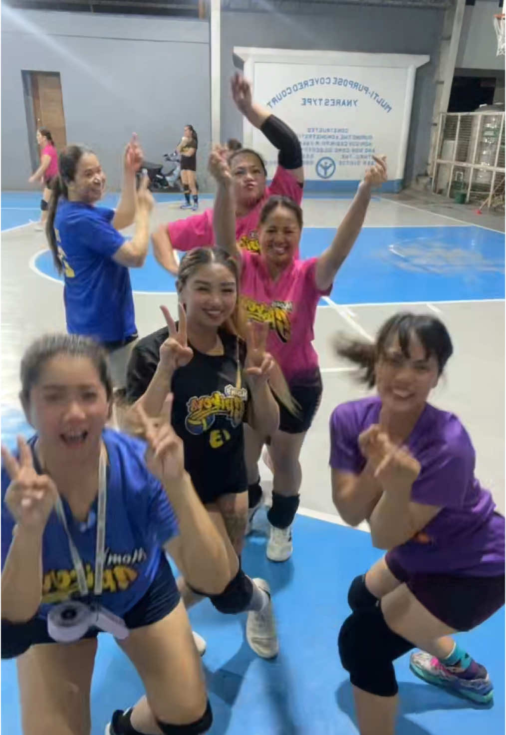 dance while on court #volleyballgirls #volleyballlife #momspikerslentenactivity #tiktokviral #momspikers #follower 