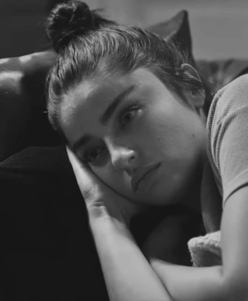 احسب اني كل ما طالت المده سليت💔#ayçaayşinturan #explore 