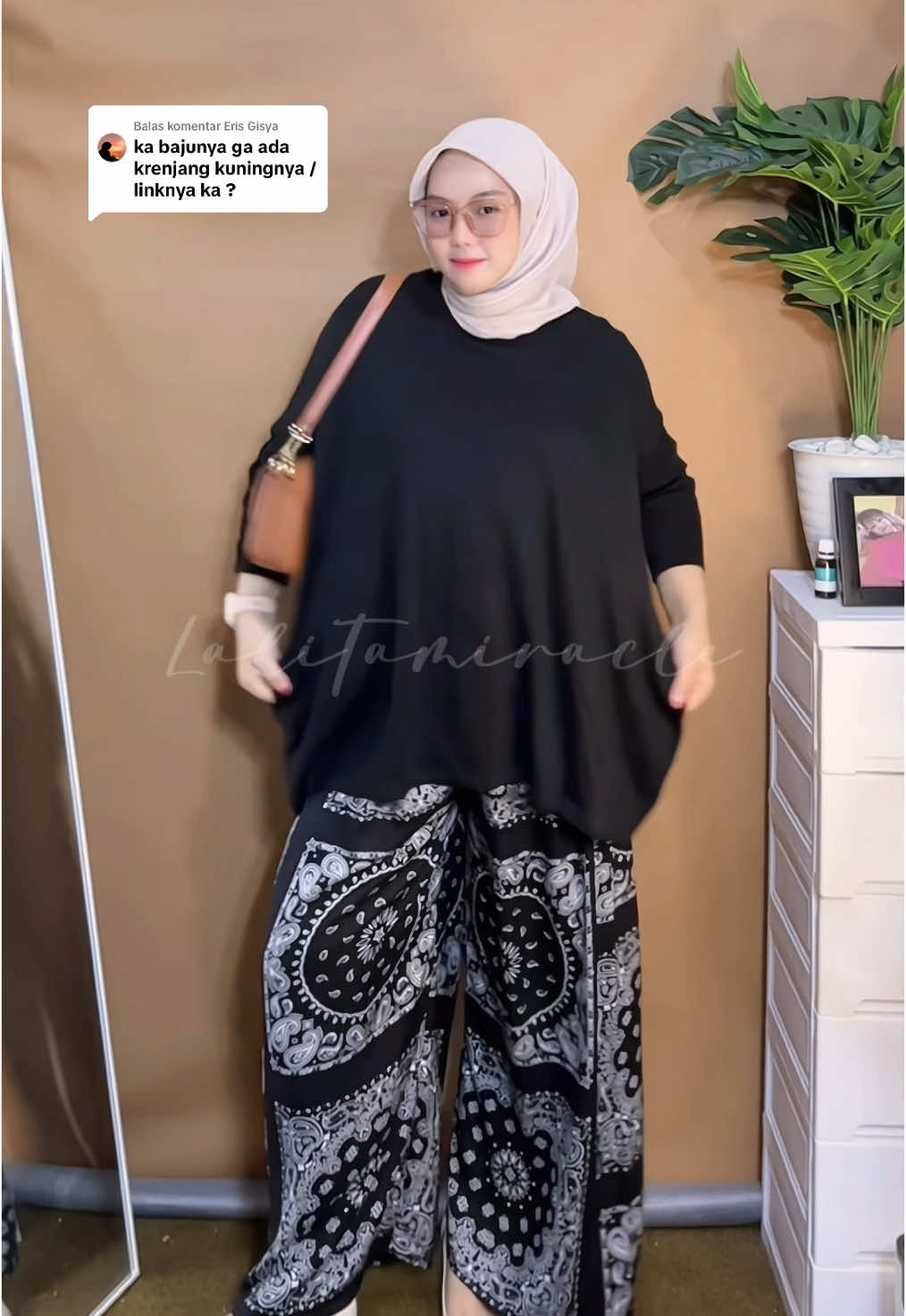 Membalas @Eris Gisya cek keranjangnya disini ya 😻🤏🏻 blouse batwing rajut oversize #blouse #blousebatwing #blouserajut #sweaterrajut 