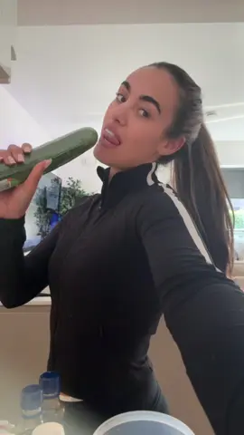 What a easy way to get a whole cucumber into you in seconds 🥒  Just realised how strange that sounds but you get the gist! 😂🫢 Enjoy girlies!! 👏🏼 #cucumber #cucumbersalad #fyp #healthygal 