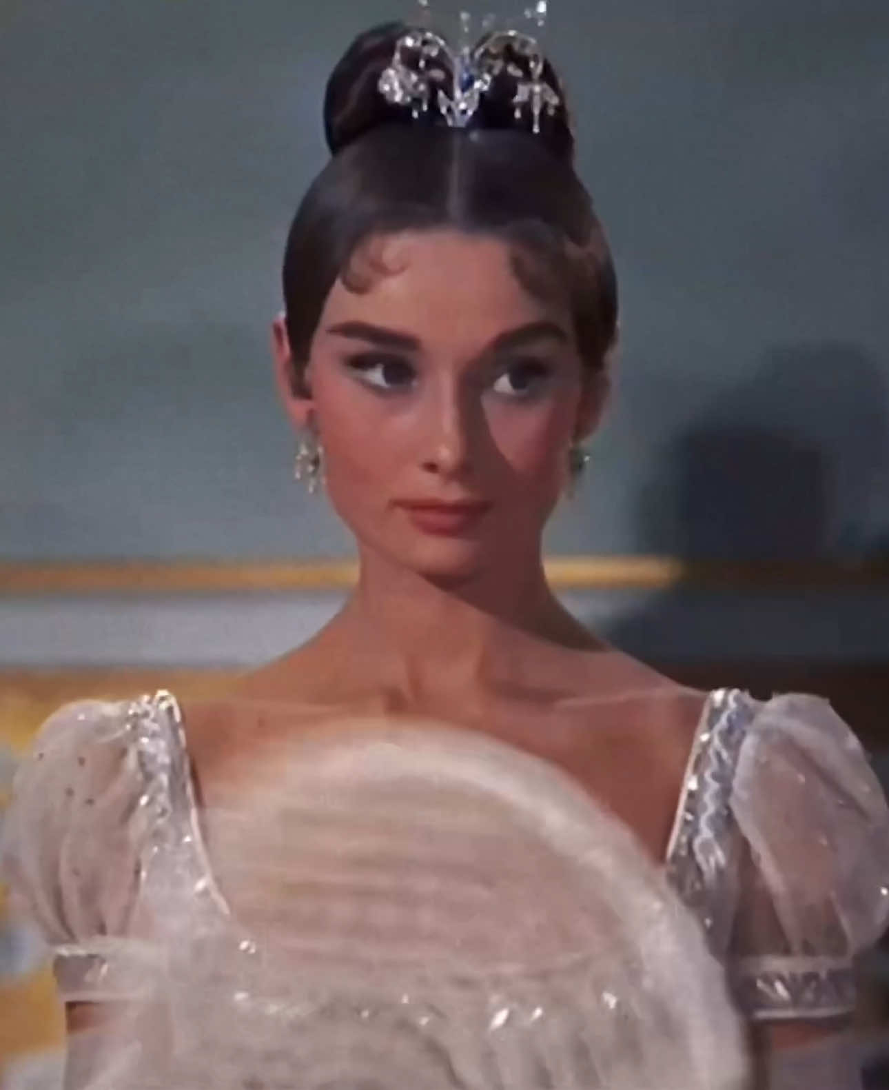 war & peace #audreyhepburn #audreyhepburnedit #elegance #beauty #oldhollywood #kindness #warandpeace 