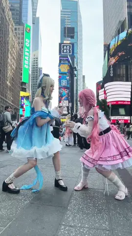 Now that there’s a coop mode in Infinity Nikki @Celebi and I can dance with each other in-game too lol #cosplay #nikki #infinitynikki #cosplayers #bubbleseason #nikkimeetup #infinitynikkitimessquare 