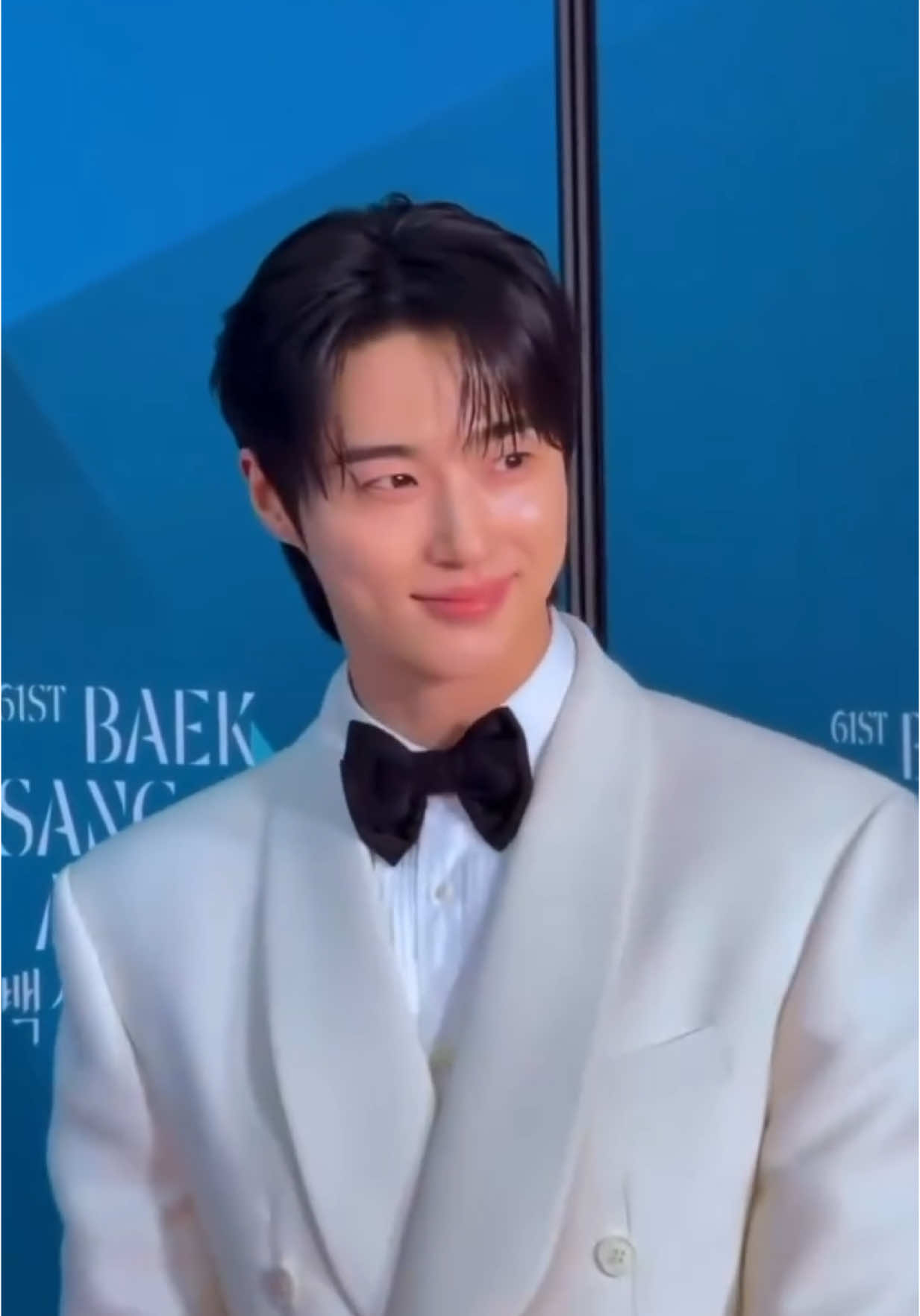 Cutie Byeon Woo Seok stole the show in black and white at Baeksang 61 — elegant, dreamy, and pure magic! #ByeonWooSeok #BaeksangAwards2025 #백상예술대상61 #WooseokElegance #RedCarpetRoyalty