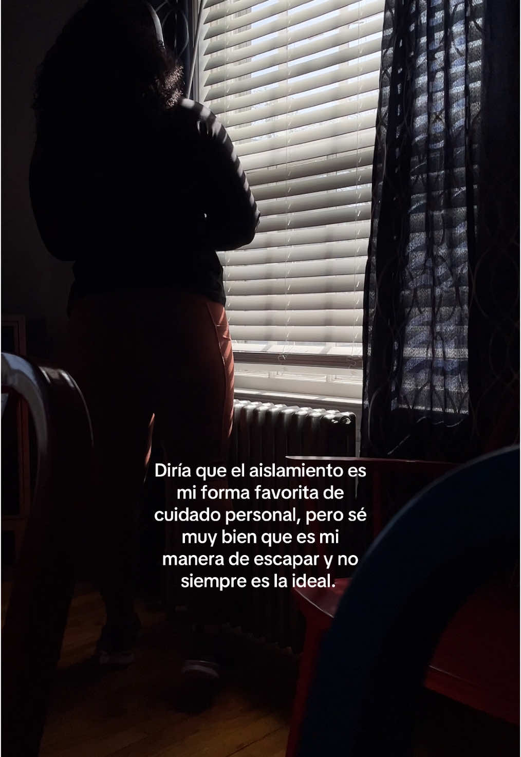 La verdad es que puede ser algo de doble filo; que como todo en exceso puede ser perjudicial. Está bien que tomes tus breaks, te aisles, recargues o simplemente necesitar un espacio; pero es importante reconocer patrones y darse cuenta cuando hay que tomar acción (más si tiendes a struggle with your mental health) Y esto viene de alguien que ama la soledad y su espacio… it’s just called self awareness.  #saludmental 