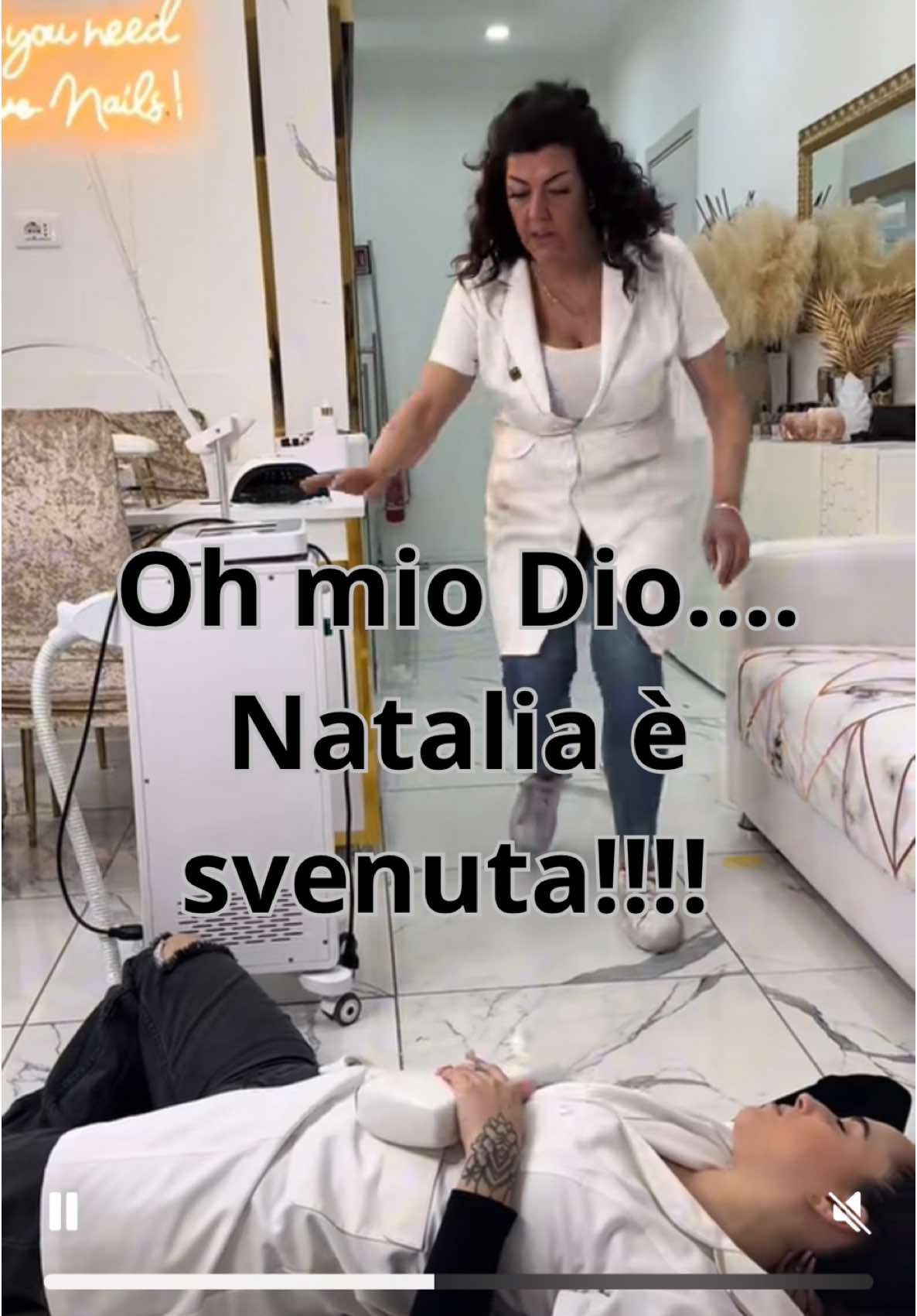 Tutte le estetiste capiranno😂😂 #russianstyle #bamboladiporcellana #trattamentoviso #coccoladibellezza #nails #perte #scherzo #legnano #bustoarsizio #estetica