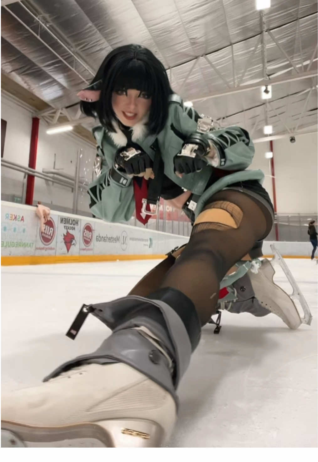 @bbno$ dropped a new BANGER??🚨 Ignore that my boot cover was down for the ENTIRETY of the video🤦‍♀️ #cosplay #zzz #zenlesszonezero #janedoe #janedoecosplay #figureskating 