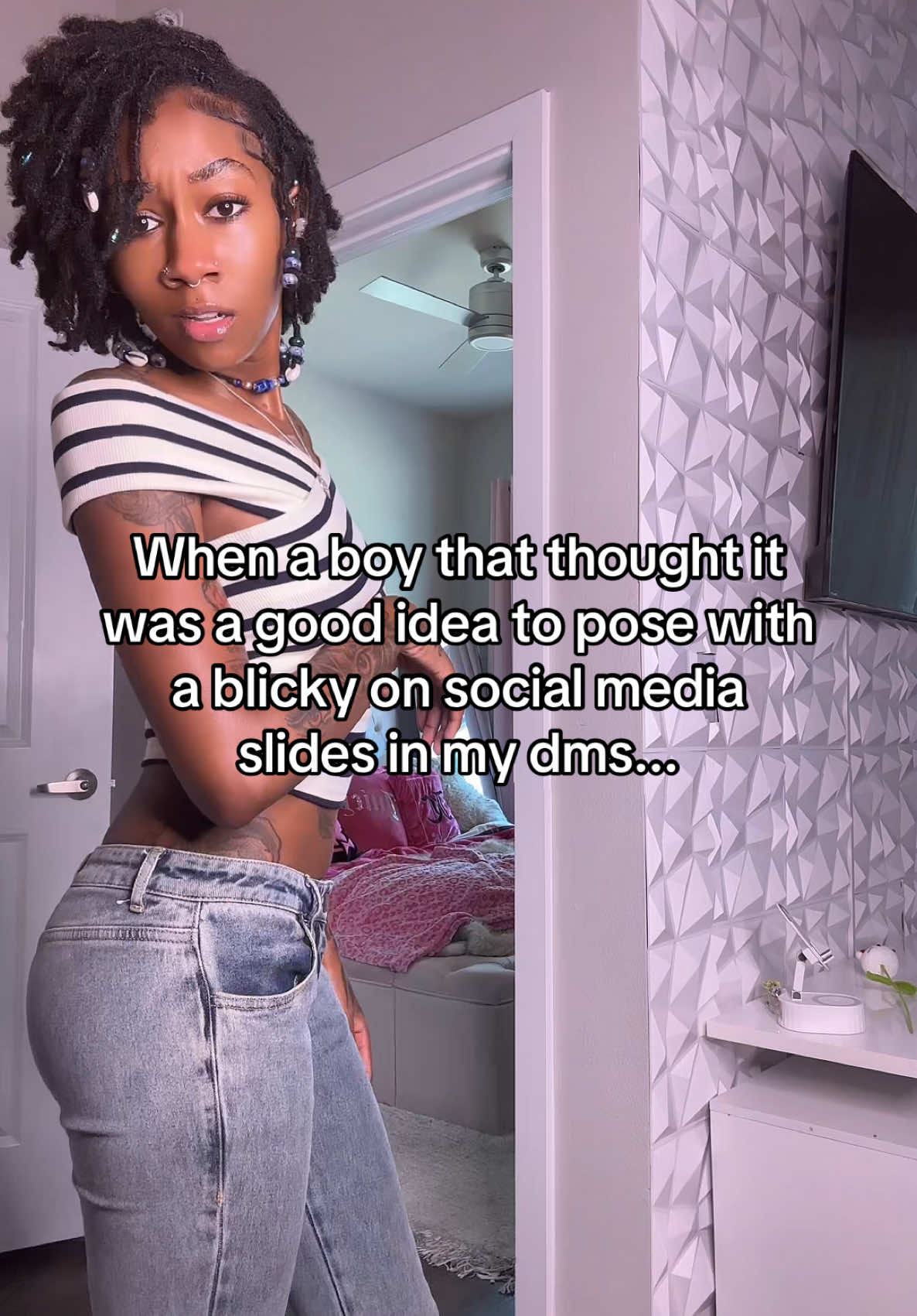 I be so offended like what made u think I was going for that? Even before I was tatted. Hell that's when it happened MORE🙄🙄 #postingweaponsonsocialmedia #postingweapons #blicky 