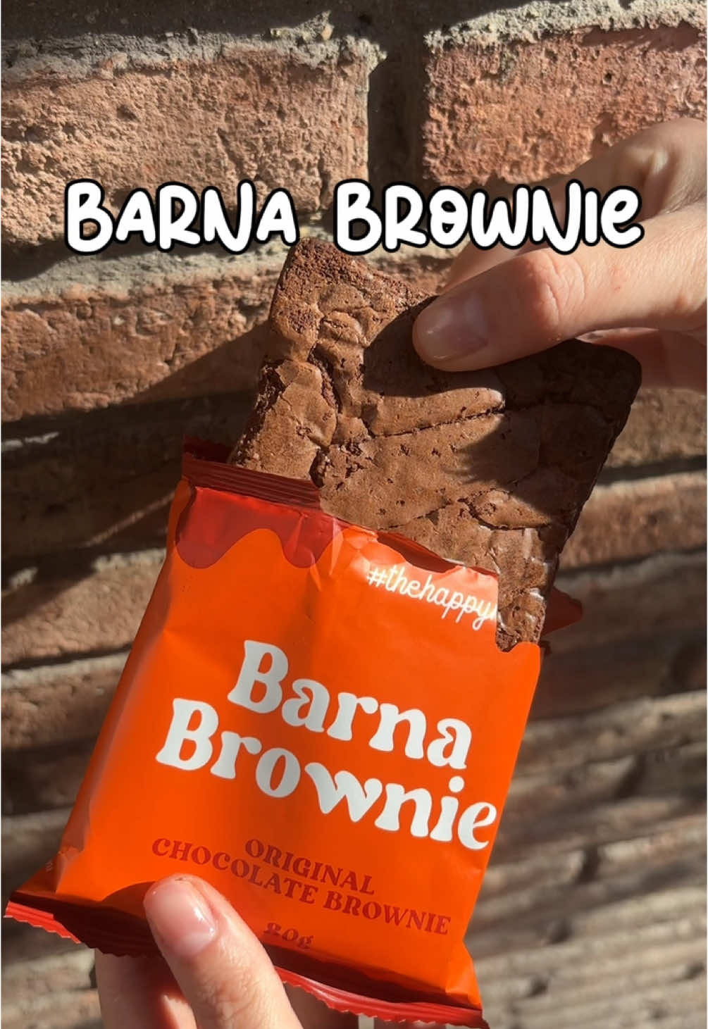 Brownies hechos con cariño en Barcelona!   📸 @barnabrownie_es 📍Os dejamos los puntos de venta:  - Rambla del Poblenou 10 - Rambla del Poblenou 38 - Aragón 406 - Roser 38 - Balmess 466 - Entença 84 - Aribau 11 - Universidad 16 - Gran Via 390 - Luis companys 17 - Diputación 57 - Entença 85 - Ronda Guinardó 40 - Trv. Gracia  306 - Via Laietana 52 - Marqués de l'Argentera 3 - Caspe 70 - Bailen 93 - Roselló 41 #restaurantesbarcelona #brownies #barnabrownie 