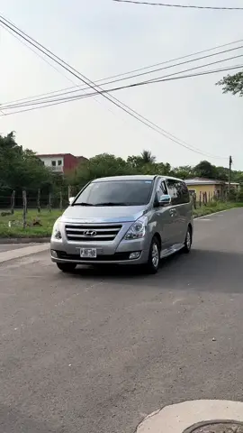 Hyundai Grand Starex  ✅Automática. ✅Capacidad para 12 personas. ✅Turbo diésel. ✅Cámara de retroceso. ✅Apple car play y Android auto. ✅asientos de cuero. ✅$60 diarios. ✅Seguro con asistencia vial 24/7. ✅Entregas en el aeropuerto o domicilio. ✅Atención totalmente personalizada. #paratii #rentacarislamabad #microbus 