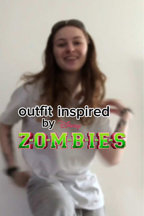 Réponse à @warlowlucy3 #zombies 4 soon !! #outfit @disneyzombies #werewolf #alien #vampire #cheerleading 