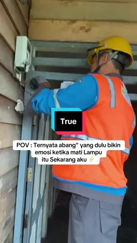 It's true  #tukanglistrik #tukanglistrikkw #tukanglistrikpanggilan #teknisilistrik #awasbahayalistrik #bahayalistrik #tegangan #pekerjaanekstrem #buruhlistrik #buruhindonesia #yantek #yantekterbaik #safety #fyp 