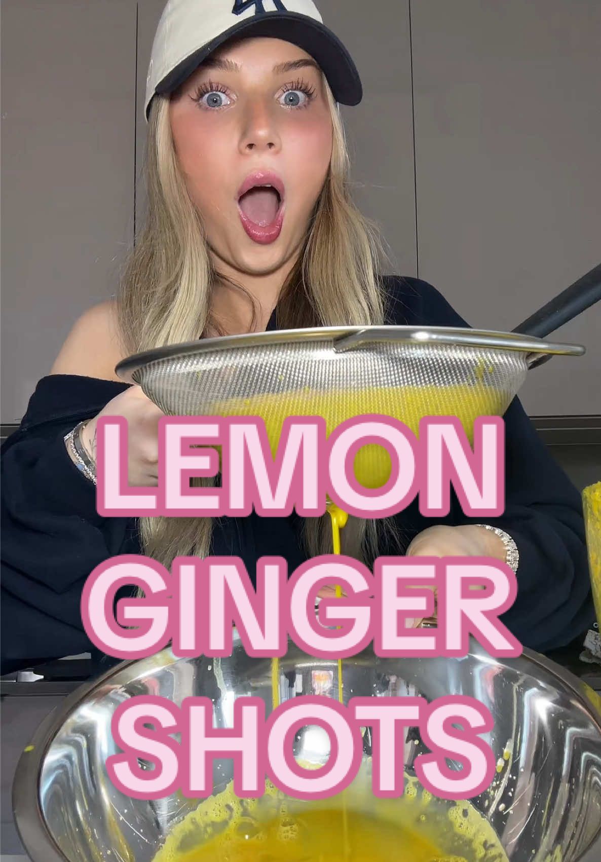let’s make my weekly ginger turmeric health shots that i SWEAR BY!! 🍋🫚 #juicingrecipes #juicing #wellnessshots #gingershot #drinkyourskincare #healthandwellness #healthyrecipes 