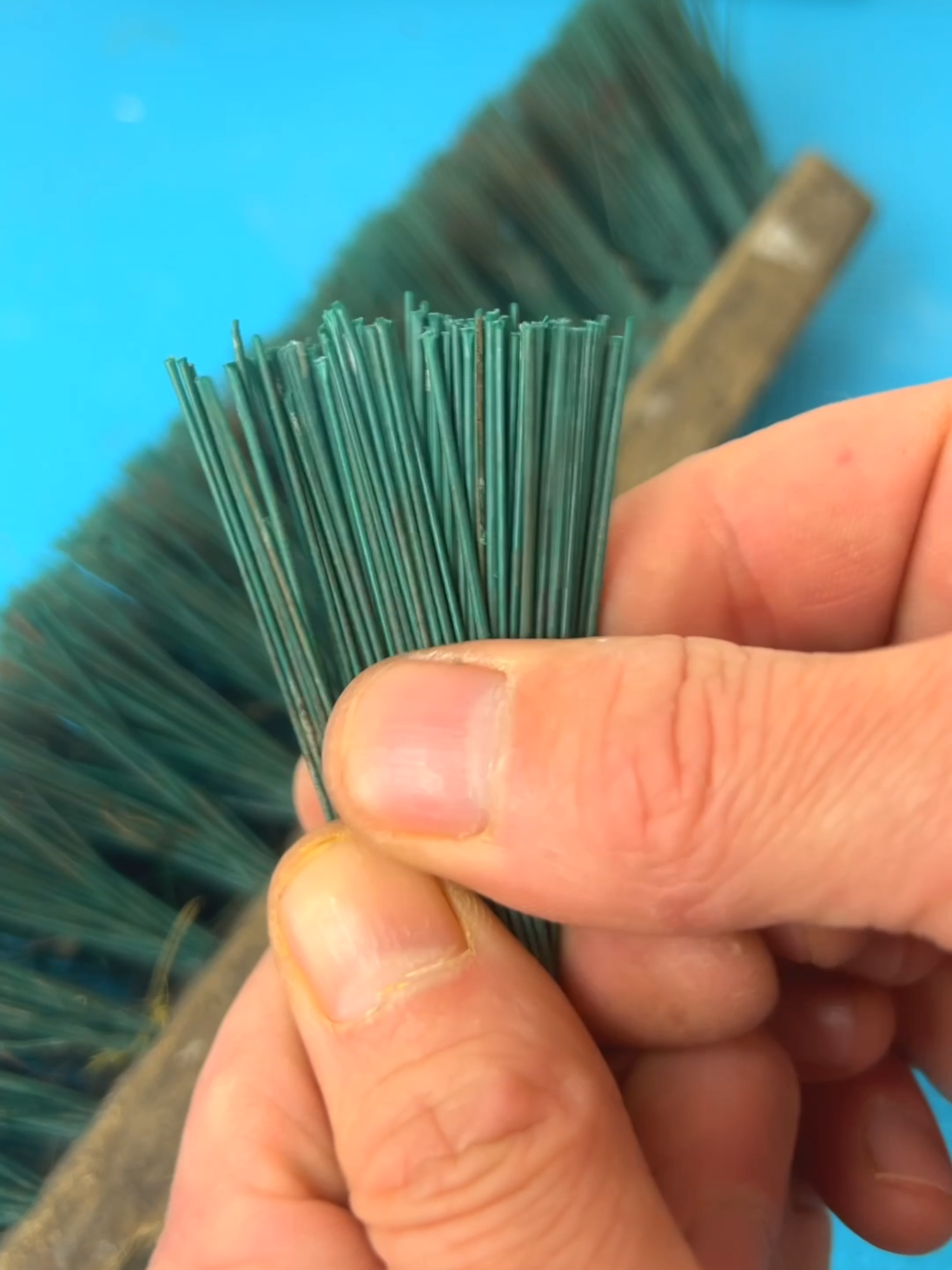 DIY Cleaning Tool #tipcentric #tips #LearnOnTikTok #tipsandtricks #DIY #tools #cleaning #LifeHack #homemadetools