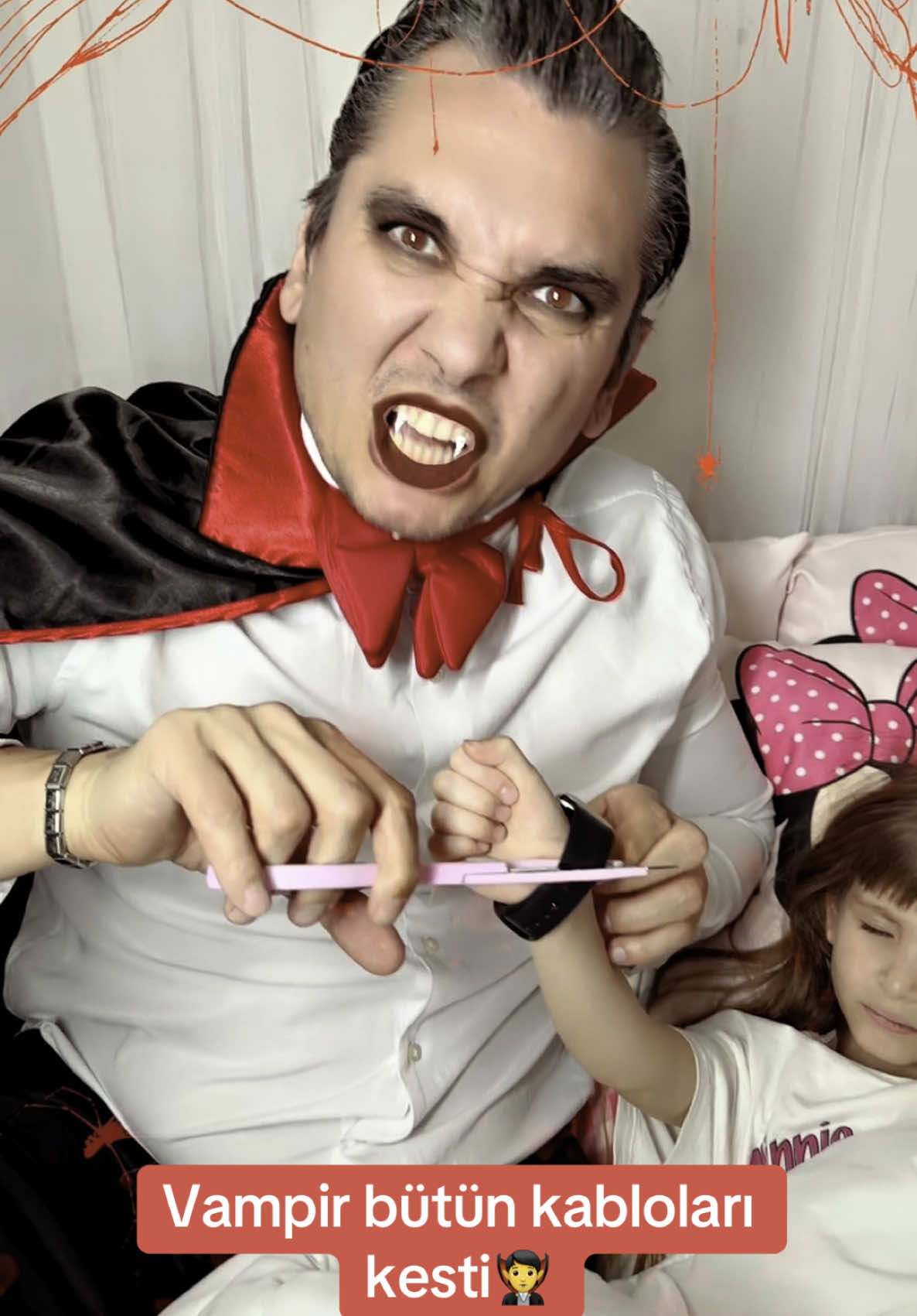 Vampir bütün kabloları kesti🧛 #komedi #komik #viralvideo #vampire 