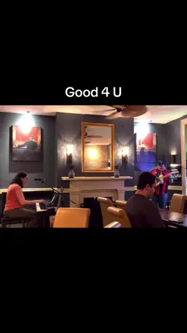Playing some #oliviarodrigo with @aylaschnier. Last night at @epicureonking was a vibe! #good4u #bass #piano #popcover 