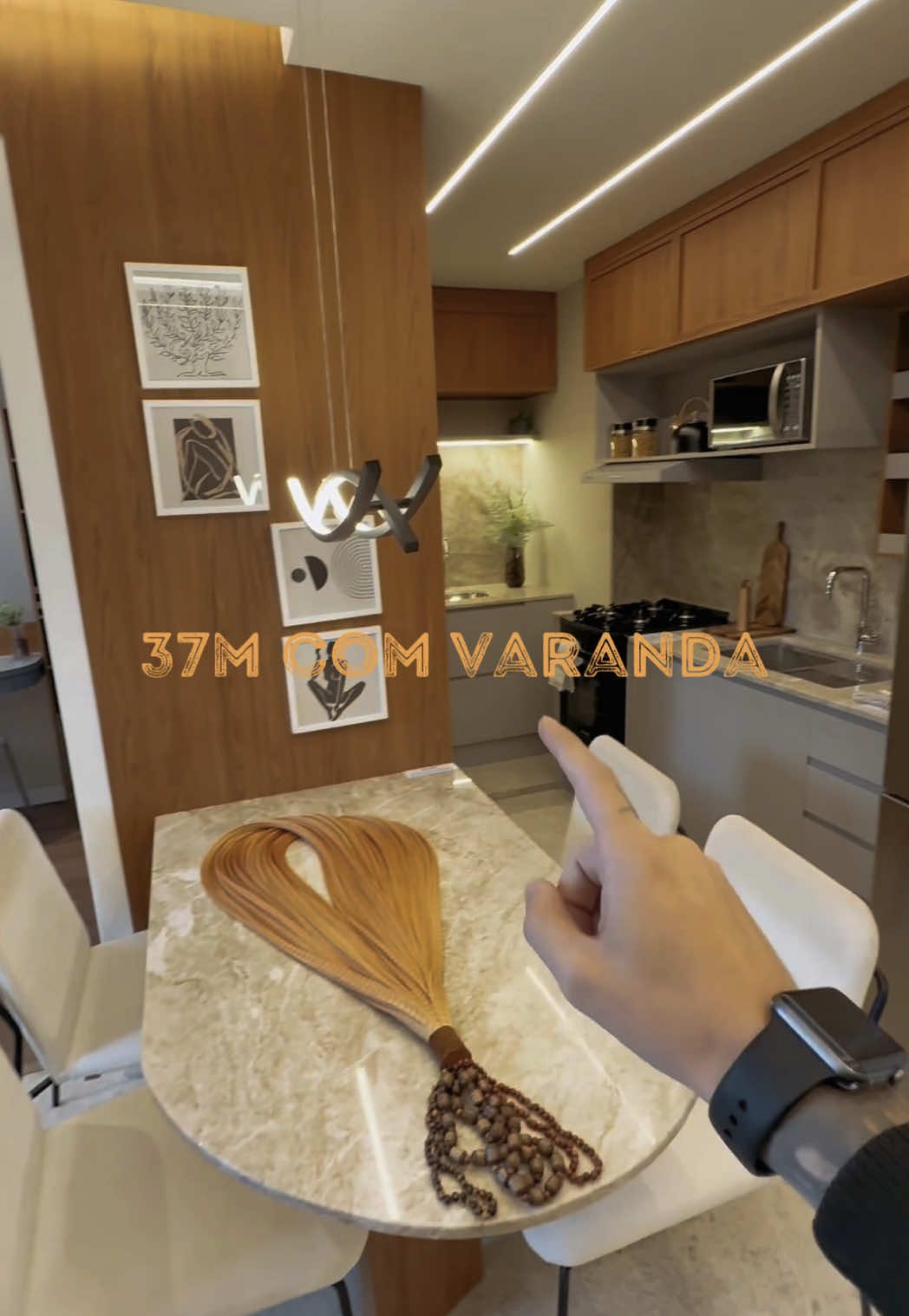 Já pensou morar num decorado desse? 37m² bem distribuídos, várias cores pra combinar com você e financiamento até 100%! Bora? #minhacasaminhavida #curyconstrutora #primeiroapartamento #viralvideos #SonhoRealizado #PrimeiroApê #ApartamentoEmSP #MinhaCasaMinhaVida #Decorado 