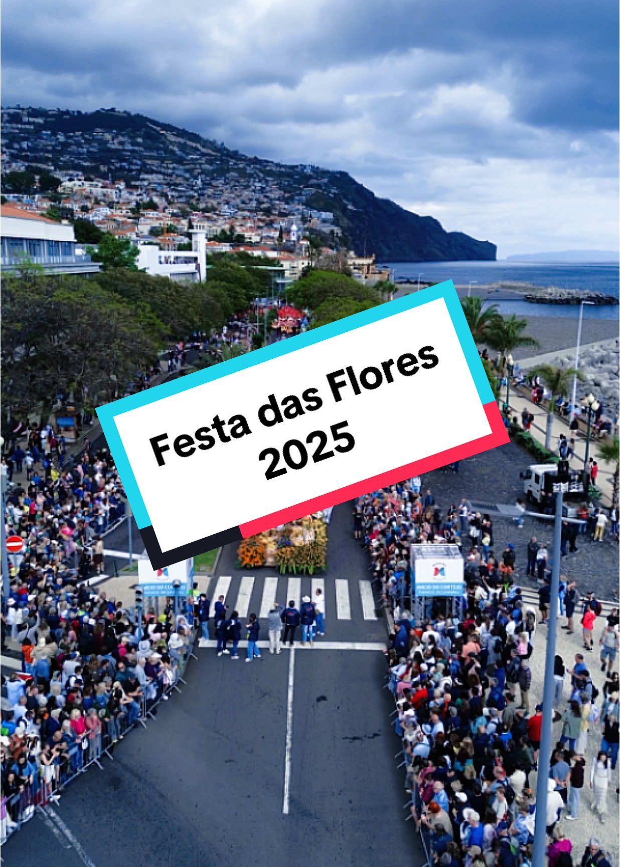 Um mix de vídeos que mostra a beleza e a criatividade do início do desfile….foi sucesso🤩🤩 #FestaDaFlor #MuroDaEsperança #PrimaveraNaMadeira #portugal🇵🇹 #IlhaDaMadeira #MadeiraIsland #VisitMadeira #funchal #visitfunchal #droneilhadamadeira #dji #djimini3 #videodrone #TurismoPortugal #PasseioNaMadeira #flores 