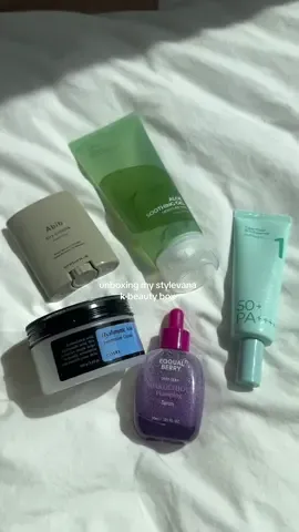 making sure my skin is summer ready with @Stylevana 🌷 🫧 ♡ @Stylevana Influencers #VANAFAMILY #stylevana #SVBeautifulSelf #kbeauty #skincare #koreanskincare #unboxing #pr #microinfluencer #prunboxing #abib #cosrx #sunscreen #clearskin 