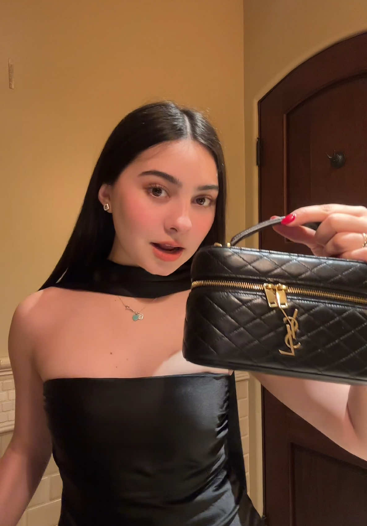 outfit negro wow q diferente marbella #marbellabb 