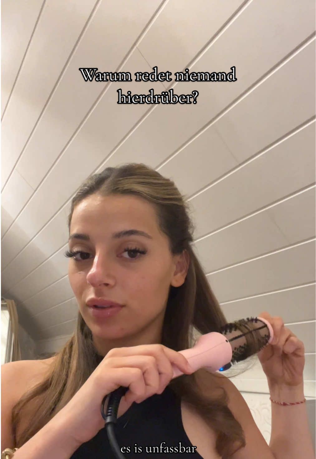 Du brauchst diese Haarbürste, das ist die Thermal Brush von @wavytalkofficial 🤩  #wavytalk #wavytalkhair #hairtok #hairstyle #blowout #blowoututorial #papayagivende 