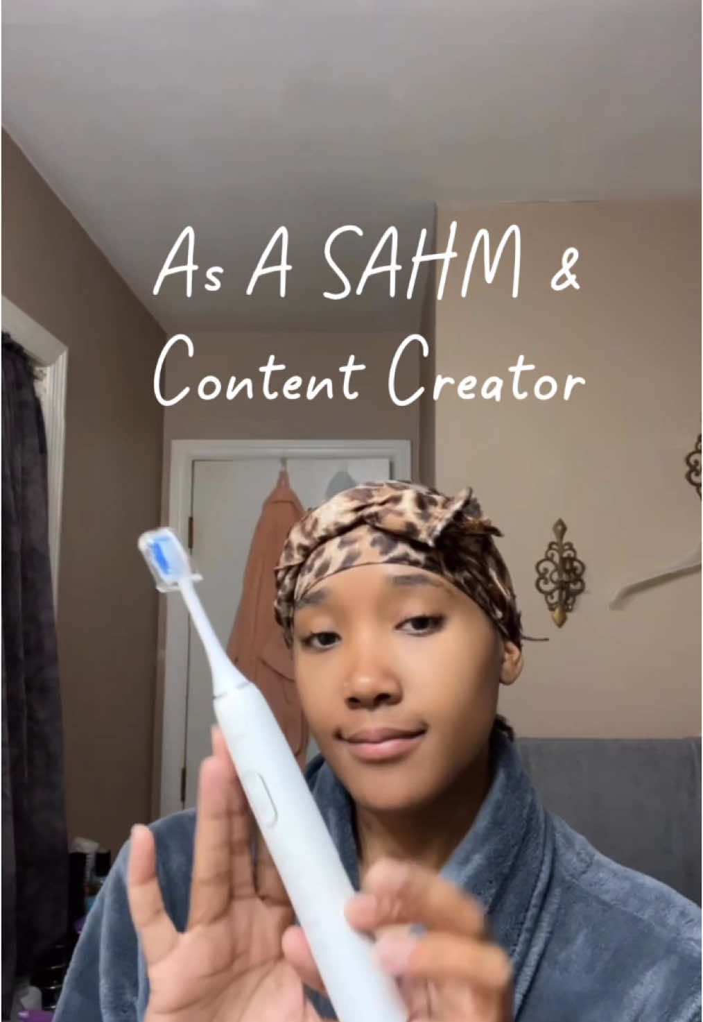 Hey yall here’s a day in my life as a Stay at home Mom and Content Creator !  I swear ii love the fact I can work from home and be with my baby girl it gives me the ability to be a Mom Make Money and spend more time with my Babygirl daily and give her all my love cause she’s my mini me 😘🥰  It’s literally the best job I could ask for but if you want more content like this lmk down in the comments below ⬇️  Love yall see yall in my next video 😘😌  @SprinJene (Toothbrush/Toothpaste/Mouthwash)  #sahmsoftiktok  #sahm #stayathomemom #fyp #viral #dentalhygiene #oralhealth 