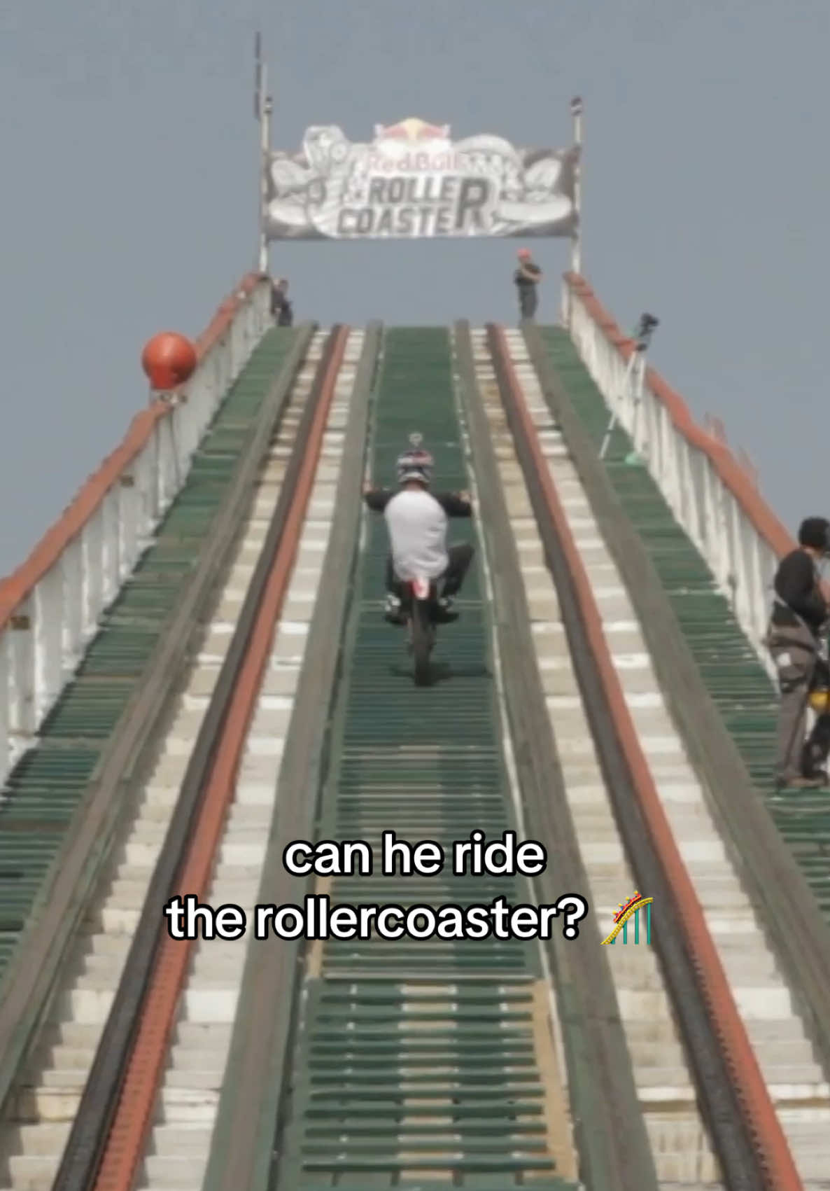 the ride attendant 👁️👄👁️  #rollercoaster #themepark #motorbike