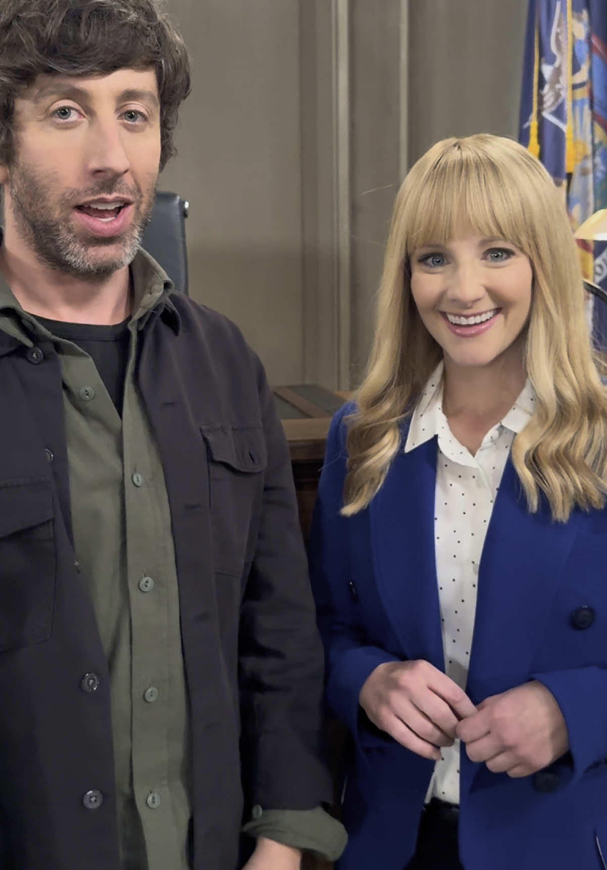 @Melissa and Simon Helberg together again 🙌 Watch #NightCourt TONIGHT starting at 8/7c on NBC and streaming on @Peacock #melissarauch #simonhelberg #bigbangtheory 