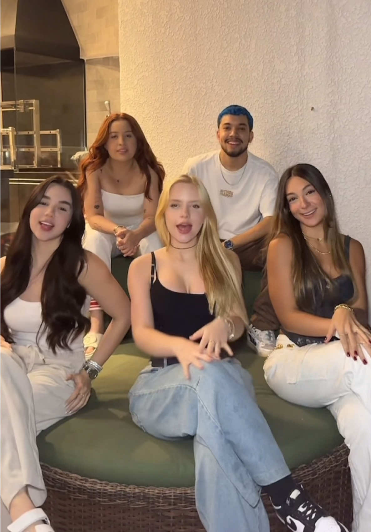 Amo essas 💙 @Marifernandezoficial @Júlia Ribeiro @Leandra Borges @dudacardosoalves @Anitta 