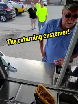 The tale of the returning customer! #customerservice #pov #streetfood 