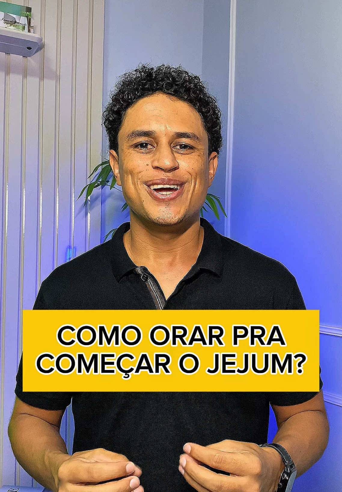 Como orar pra começar o jejum e orar pra terminar? Primeiro: Fale com sinceridade sobre o propósito “Senhor, eu começo esse jejum porque quero me aproximar de Ti. Que esse tempo seja de consagração e transformação na Tua presença.” Depois: Apresente o tipo e a duração do jejum “Vou jejuar por [X dias] e durante esse tempo vou me abster de [tipo de jejum: alimentos, redes sociais, etc.], me dedicando à oração e leitura da Tua Palavra.” Peça também força e sensibilidade espiritual “Me dá força nos momentos difíceis e sensibilidade para ouvir a Tua voz. Que esse jejum fortaleça meu espírito, não apenas meu corpo.” E Consagre o jejum com fé e submissão “Eu consagro esse jejum a Ti. Que a Tua vontade prevaleça sobre a minha. Fala comigo, molda meu coração. Em nome de Jesus, amém.” Finalize agradecendo a Deus pelo período e pela força e que Ele mantenha seu coração nessa busca por Ele, que Ele venha te dar respostas sobre o propósito específico do seu jejum de acordo com a vontade dEle 🙏🏾❤️‍🔥 #jesus #biblia #cristao 