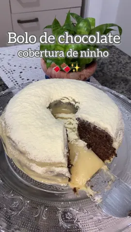 Bolinho de chocolate com cobertura de ninho 🍫❤️  #bolo #bolodechocolate #ninho #doce #receitafacil #fyp #foryour 