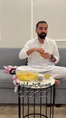 اخوك اللي يحسب ان صوته حلو 😭