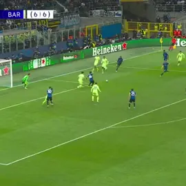 Inter Milan edged past Barcelona in an unforgettable 4-3 thriller after extra time, booking their place in the UEFA Champions League final with a dramatic 7-6 win on aggregate. The San Siro roared as Lautaro Martínez and Hakan Çalhanoğlu fired Inter into an early 2-0 lead, but Barcelona roared back with three stunning goals from Eric García, Dani Olmo, and Raphinha to flip the script and lead 3-2. Just when it looked like Barça had sealed the comeback, Francesco Acerbi struck a heart-stopping equalizer in stoppage time, sending the tie into extra time. The drama didn’t end there—Davide Frattesi smashed home the winner, and Yann Sommer made heroic saves to deny a desperate Barcelona push. The final whistle sparked wild celebrations, as Inter stormed into the final in one of the most epic Champions League battles in recent memory. ||#fyp#foryoufeed#barca#inter#ucl#edit#Soccer#futbol@🌎 @🇪🇨 