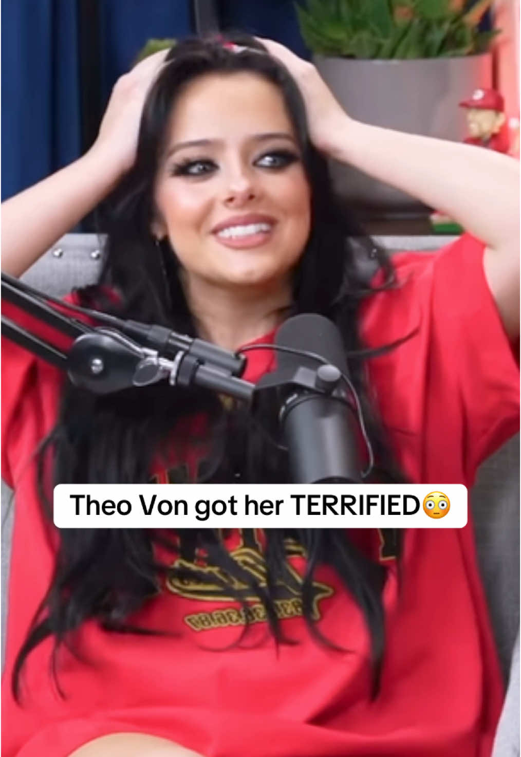 Theo Von got her TERRIFIED😳 #theovon #jessiemurph #fyp #trending #viral #podcastclips #podcast #funny #comedy 