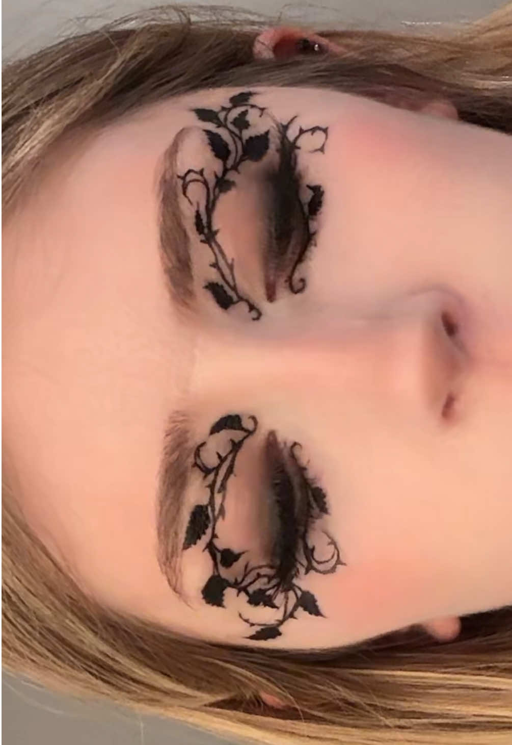 thorn bush makeup #makeup #Eyeliner #makeupinspo #swirlyeyeliner