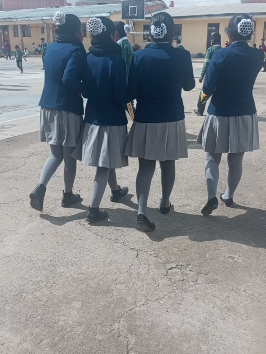 Ahora también las girls 😂 #f4 #uniforme #promo26 #colegio #elaltobolivia🇧🇴🥰 #bolivia🇧🇴 #ksksks #fypppppppppppppp 