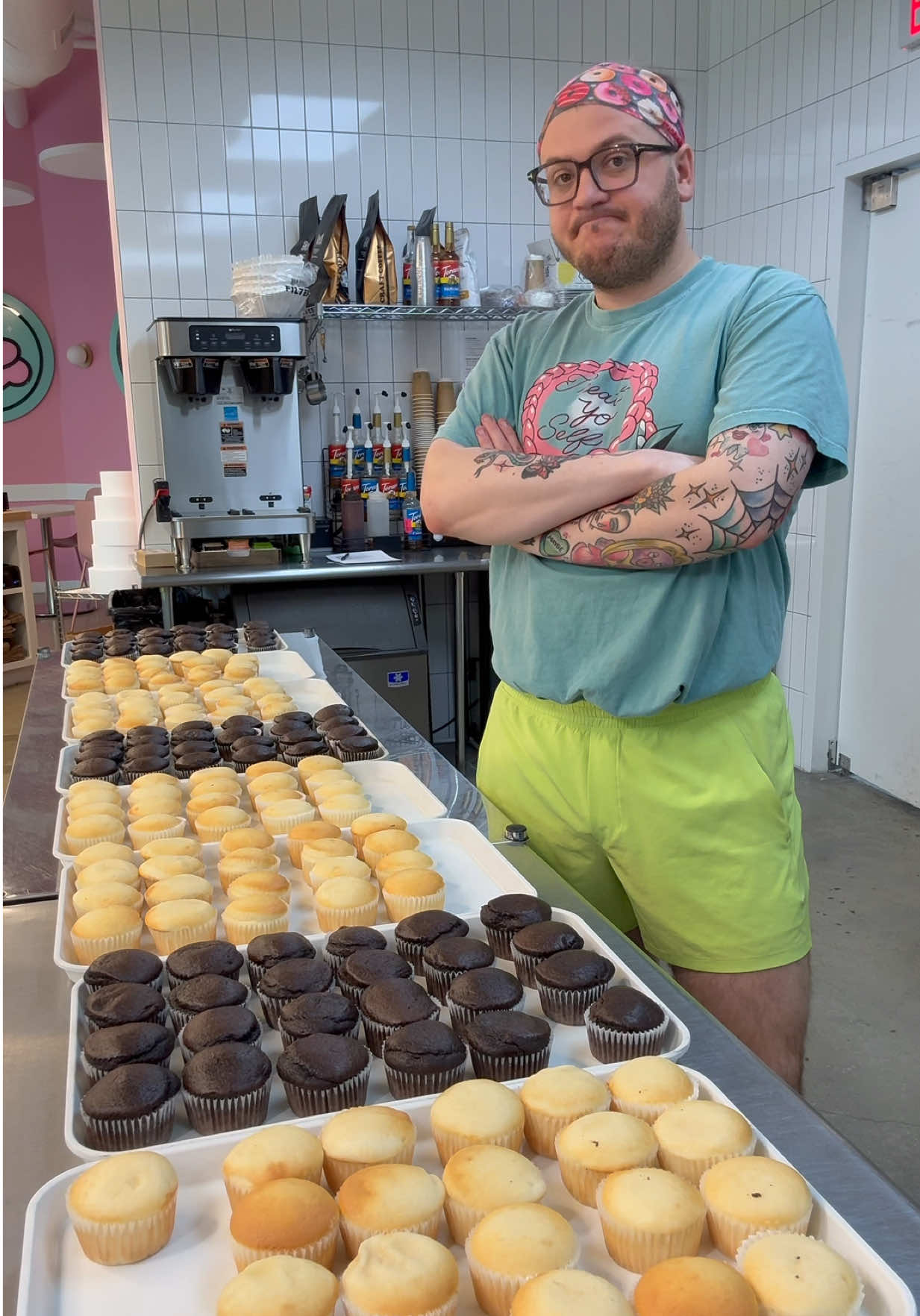 Part 1 of doing 16 dozen cupcake -it’s the blueberry pancake ones for meeeeee!!🧁✨#cupcakeorder #cupcakesoftiktok #cupcakeflavors