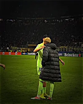 حزن لاعبين برشلونة بعد الخروج من دوري الابطال💔خلاص انتهى مشاورك يابرسا فعلنا المستحيل ولكن كنا عمنلعب ضد 12 لاعب😩🔥#barcelona #برشلونة #كرة_قدم #تصميم #تيم_الرافدين #تيم_أيكونز #تيم_لوكو #تيم_ملوك_العالم #تيم_مايند #fyp #slwomo