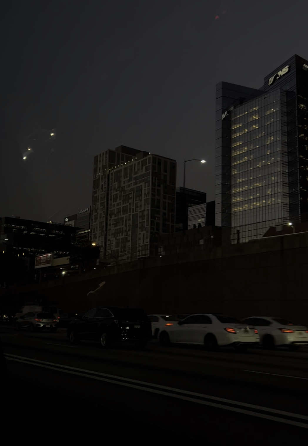 🌃.                                                                #fy #foryoupage #night #drive #latenight #latenightdrives #city #fypシ #moment #viral #night #lights #nyc #travel 