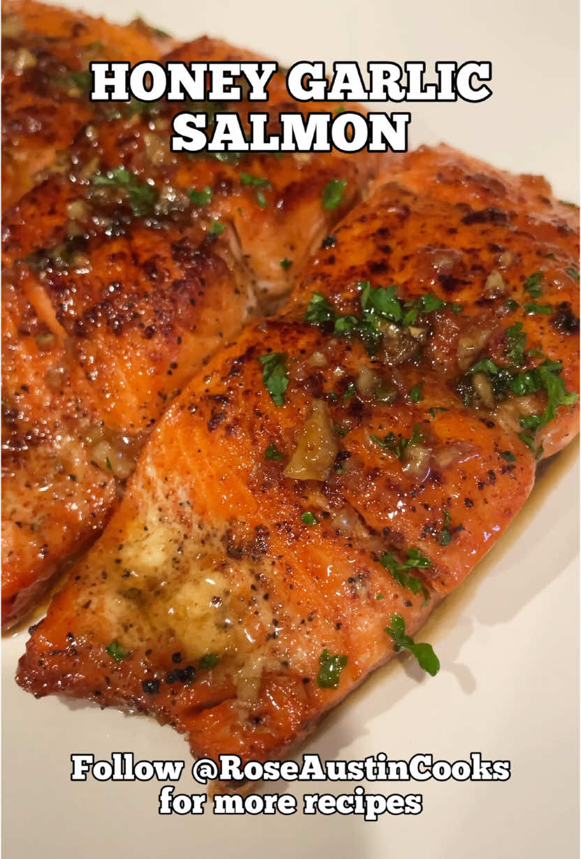 Honey Garlic Salmon #easydinner #30minmeals #salmonrecipe #easysalmonrecipe #honeygarlic #quickandeasyrecipe #EasyRecipe #roseaustincooks #salmondinnerideas
