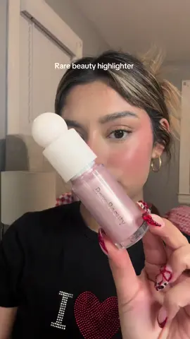 @Rare Beauty Liquid Highlighter in shade enchant 🪄💖 such a pretty shade 🫶🏼 #rarebeauty #liquidhighlighter #fyp #foryou #glamwithyessi 