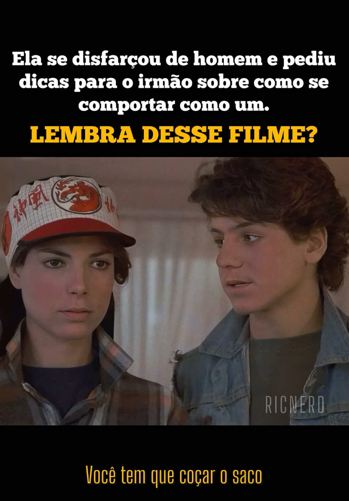 🎥 Lembra desse clássico da Sessão da Tarde? Filme: Quase Igual aos Outros (1985) Terry Griffith tem uma vida escolar incrível: popular, inteligente e prestes a conquistar o estágio dos seus sonhos. Mas seu professor dá preferência a artigos de alunos homens. Para provar que foi desfavorecida, ela se disfarça de rapaz e tenta submeter seu trabalho em uma nova escola. #anos80 #filmeseseries #filmesclassicos #epocaboa #sessaodatarde #80s #filmesantigos #anos90 